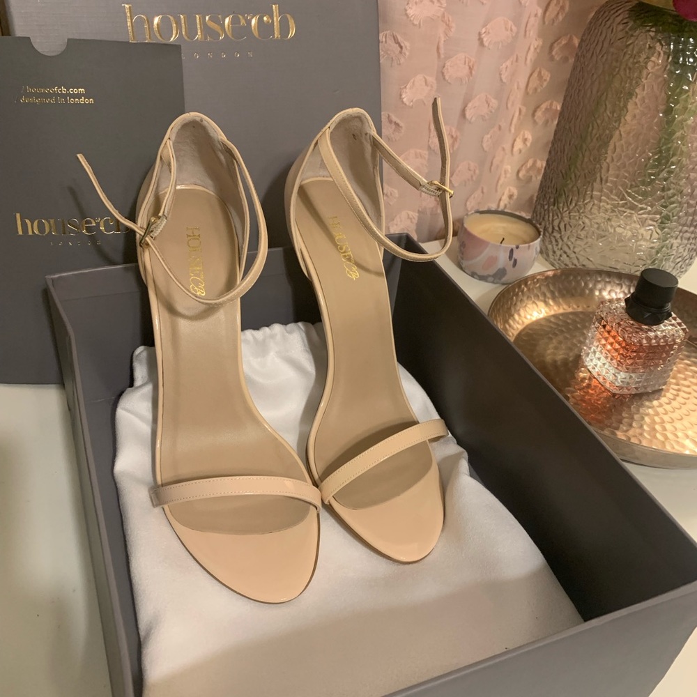 Nude strappy sandal
